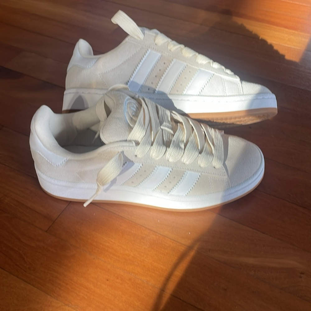 NEW! Never worn!! Adidas Campus 00s